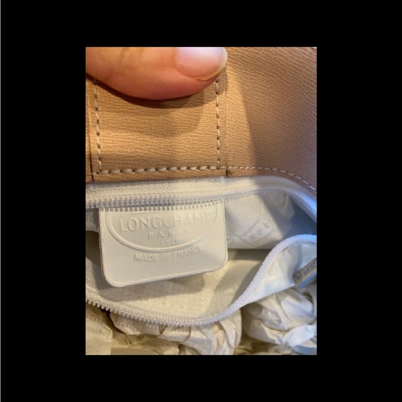 Authentic Longchamp leather shoulder bag/tote in a light blush/tan color. - Picture 7 of 12